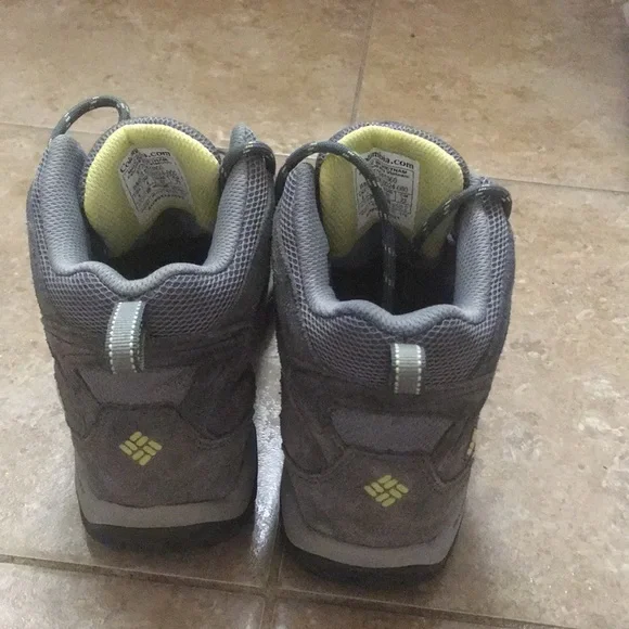 Hiking boots - Picture 3 of 4